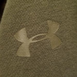 Under Armour Tops - Womens under armour camo hoodie Under Armour Tops - Womens under armour camo hoodie
